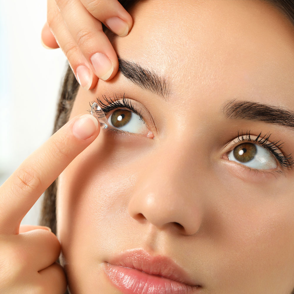 Contact lenses in Plano